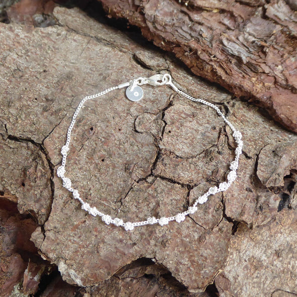 Knotenarmband dicht geknotet