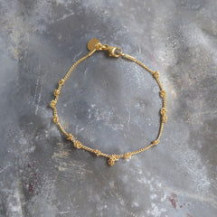 Knotenarmband lose geknotet